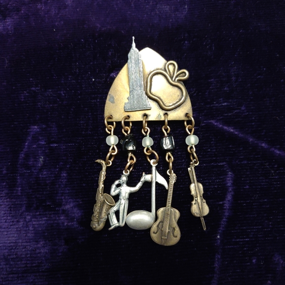Susan L. Richardson NewYork brooch - Picture 1 of 4